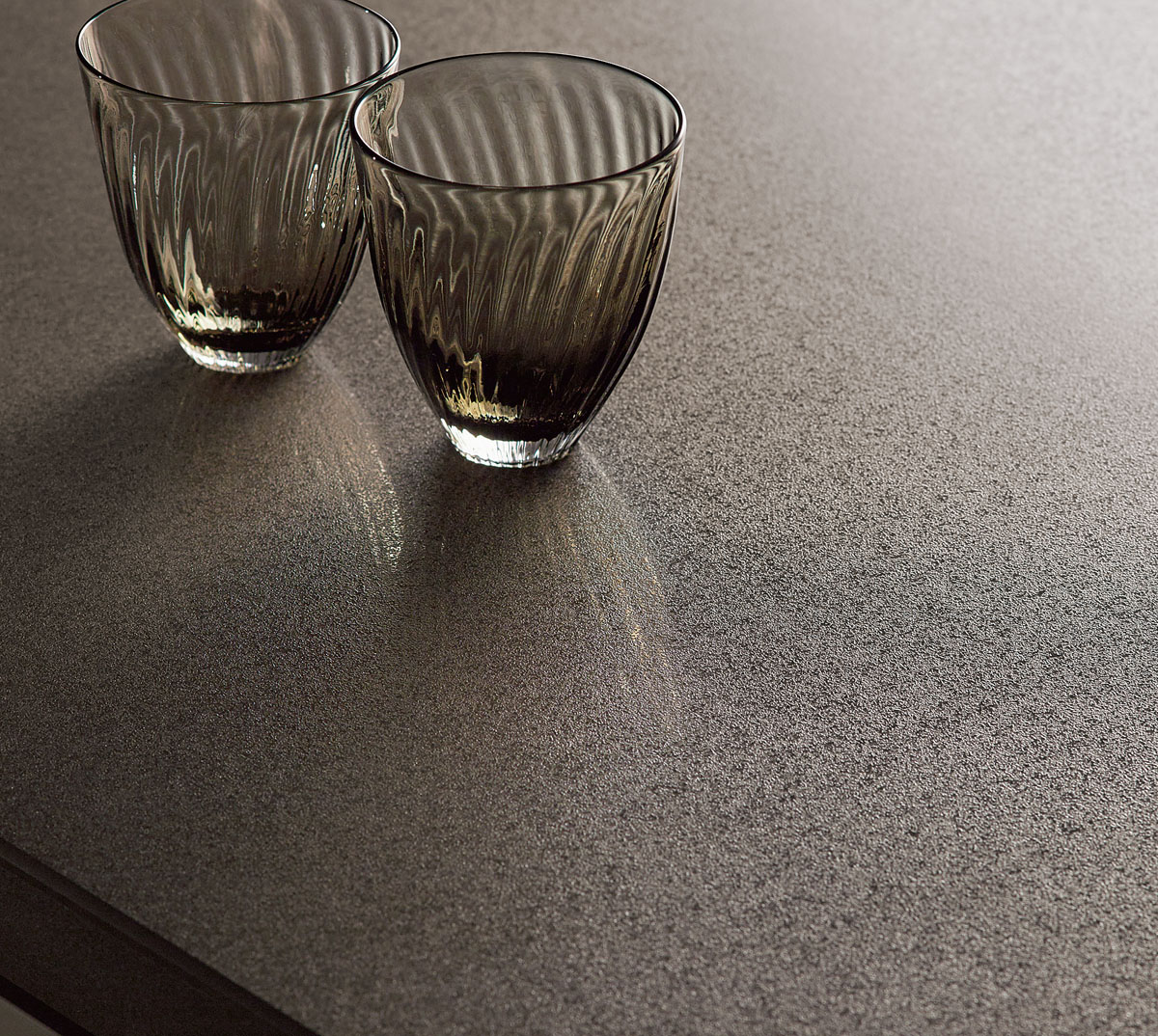 人気 リクシルのキッチンは大収納で口コミ らくパッと収納など 口コミ価格評判は 株式会社ニッケン