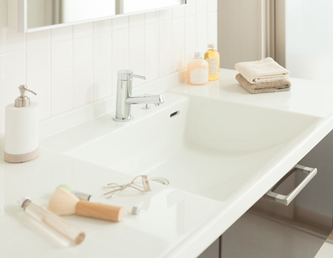 おすすめ トクラスの洗面台は 収納たっぷりでそうじしやすいので評判 株式会社ニッケン